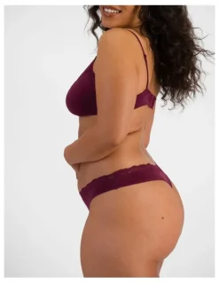 Bonds Bases Flex Lace Gee in Queen Bee