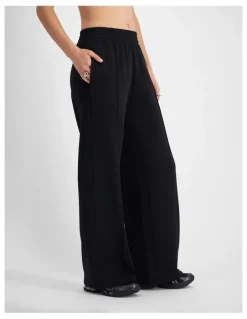Bonds Tech Stretch Wide Leg Pant in Nu Black
