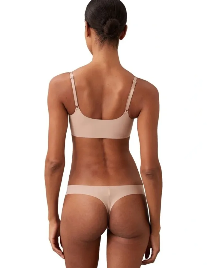 Calvin Klein Invisibles Hipster in Beige
