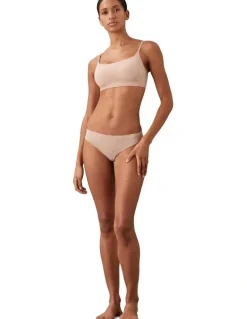 Calvin Klein Invisibles Hipster in Beige
