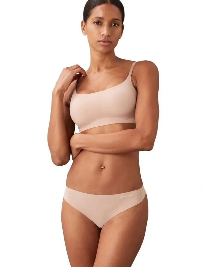 Calvin Klein Invisibles Hipster in Beige