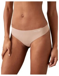 Calvin Klein Invisibles Hipster in Beige