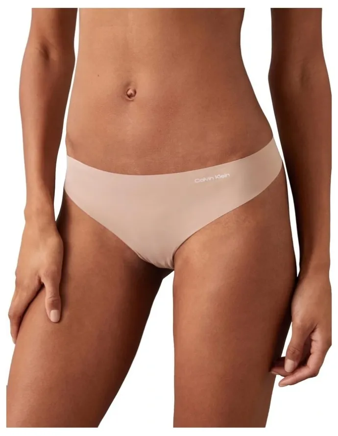 Calvin Klein Invisibles Hipster in Beige