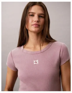 Calvin Klein Jeans Woven Label Rib Baby Tee in Dusky Orchid