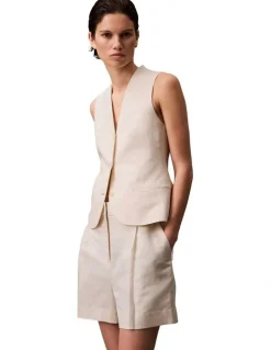 Calvin Klein Women Structured Linen Tailored Short in Tofu