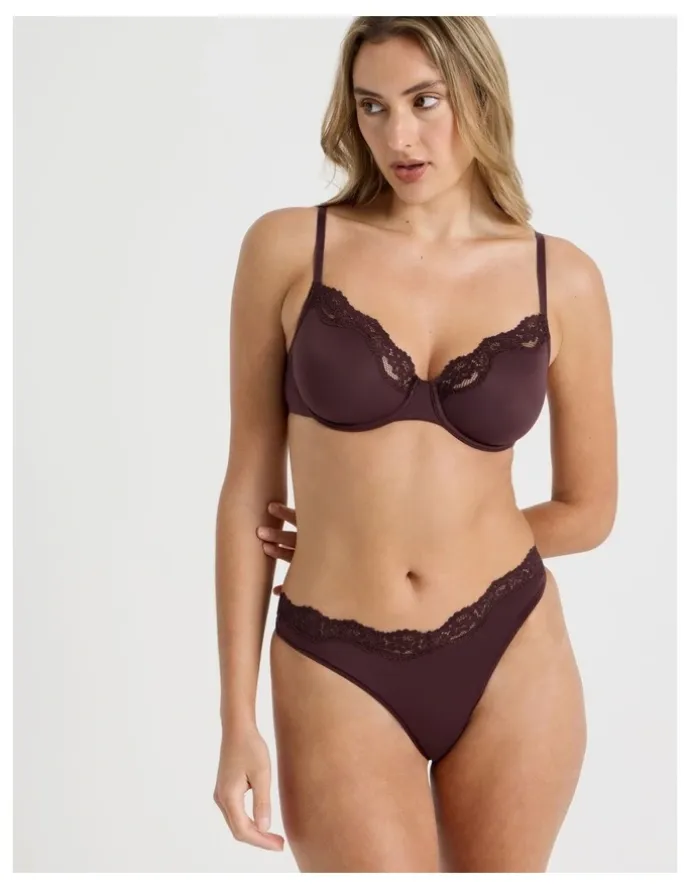 Chloe & Lola Cheeky Lace V G-String in Dark Mauve