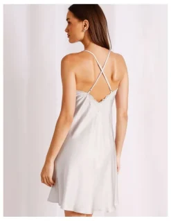 Chloe & Lola Premium Viscose Sain Chemise in Oyster