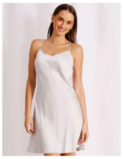 Chloe & Lola Premium Viscose Sain Chemise in Oyster
