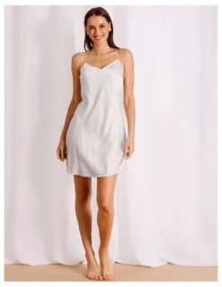 Chloe & Lola Premium Viscose Sain Chemise in Oyster