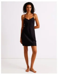 Chloe & Lola Premium Viscose Sain Chemise in Black