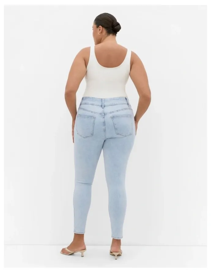 City Chic Plus Size Asha Fit Clara Skinny Jean in ice blue wash