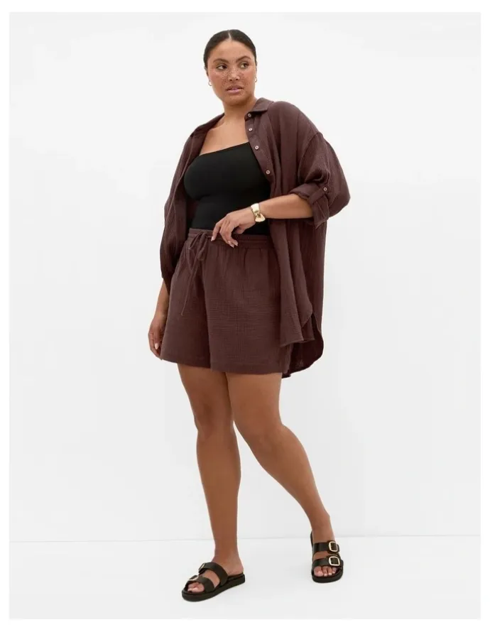 City Chic Plus Size Elly Short in chocolate