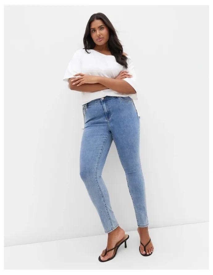 City Chic Asha Fit Ultra Skinny Leg Short Jean in Light Wash