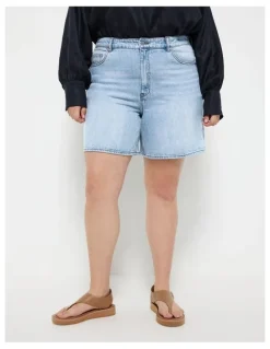 Commonry Denim Short in Light Vintage Wash