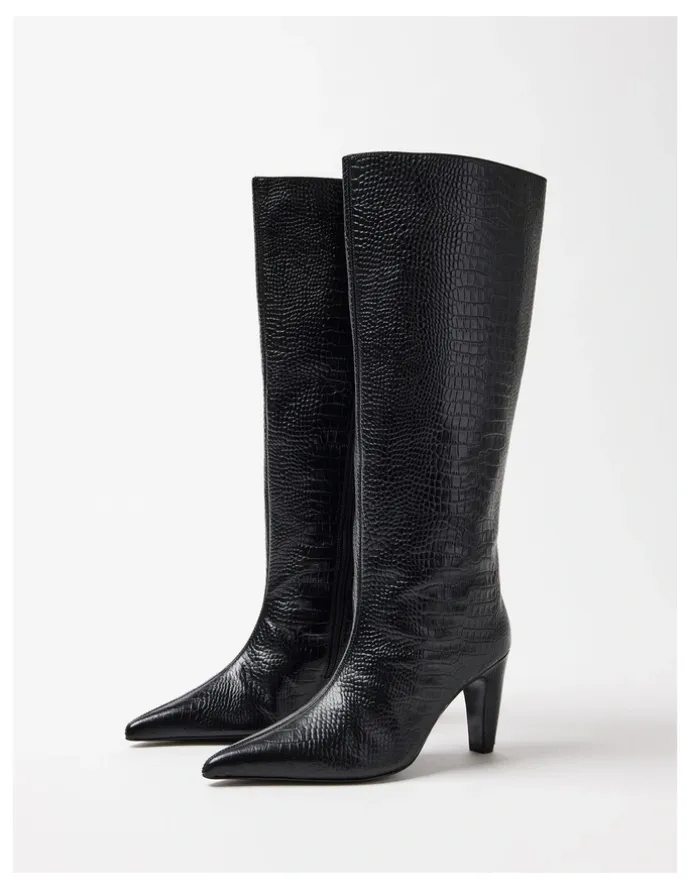 Commonry Ella Leather Boot in Black