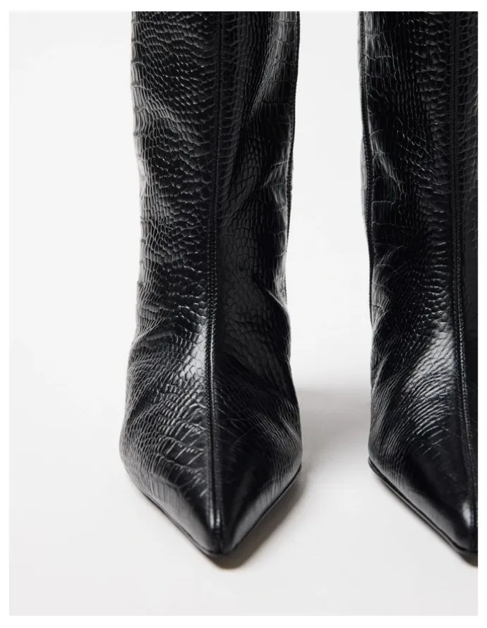 Commonry Ella Leather Boot in Black