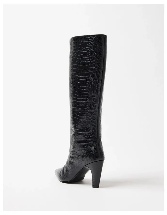 Commonry Ella Leather Boot in Black