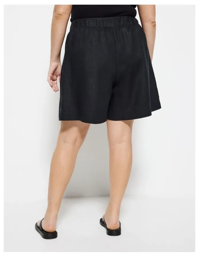 Commonry Lucie Short in Black