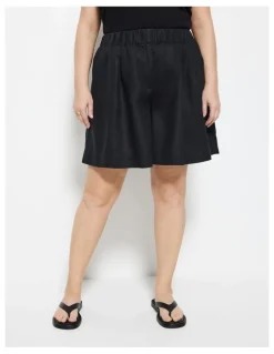 Commonry Lucie Short in Black