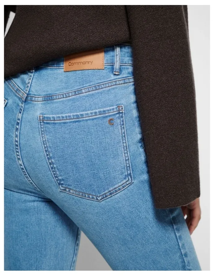 Commonry Skinny Leg Jean in Light Blue Wash