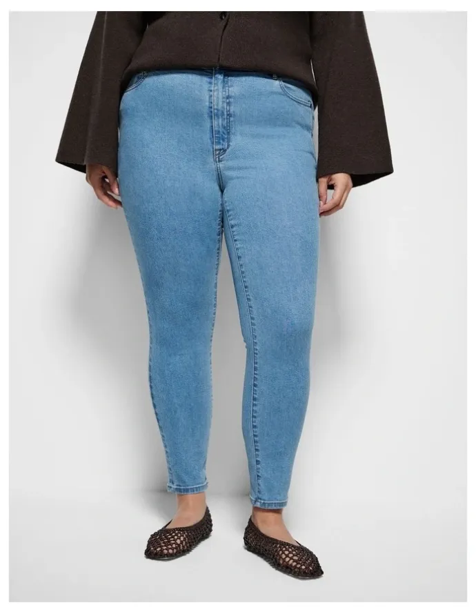 Commonry Skinny Leg Jean in Light Blue Wash