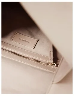 Commonry The Marcelle Leather Bag in Mocha