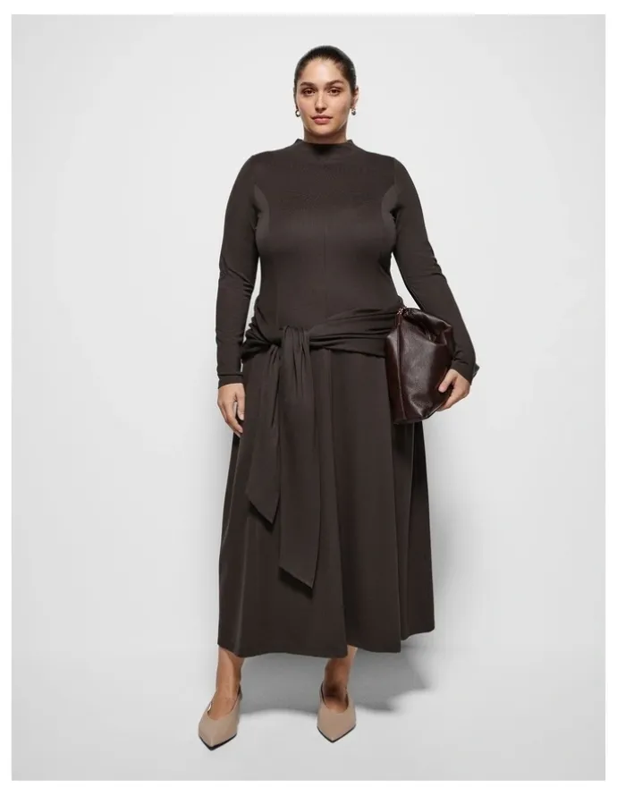Commonry Michala Dress in Bitter Chocolate