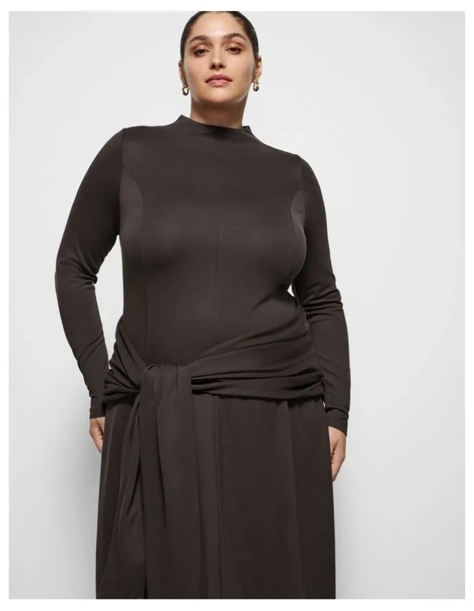 Commonry Michala Dress in Bitter Chocolate