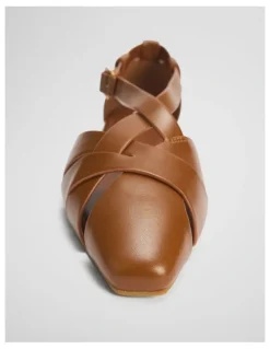 Country Road Mila Flat in Tan