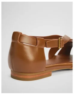 Country Road Mila Flat in Tan