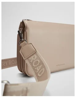 Country Road Tri Crossbody Bag in Sand