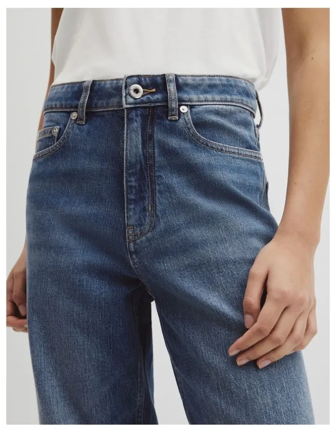 Country Road Classic High Rise Wide Leg Jean in Washed Indigo