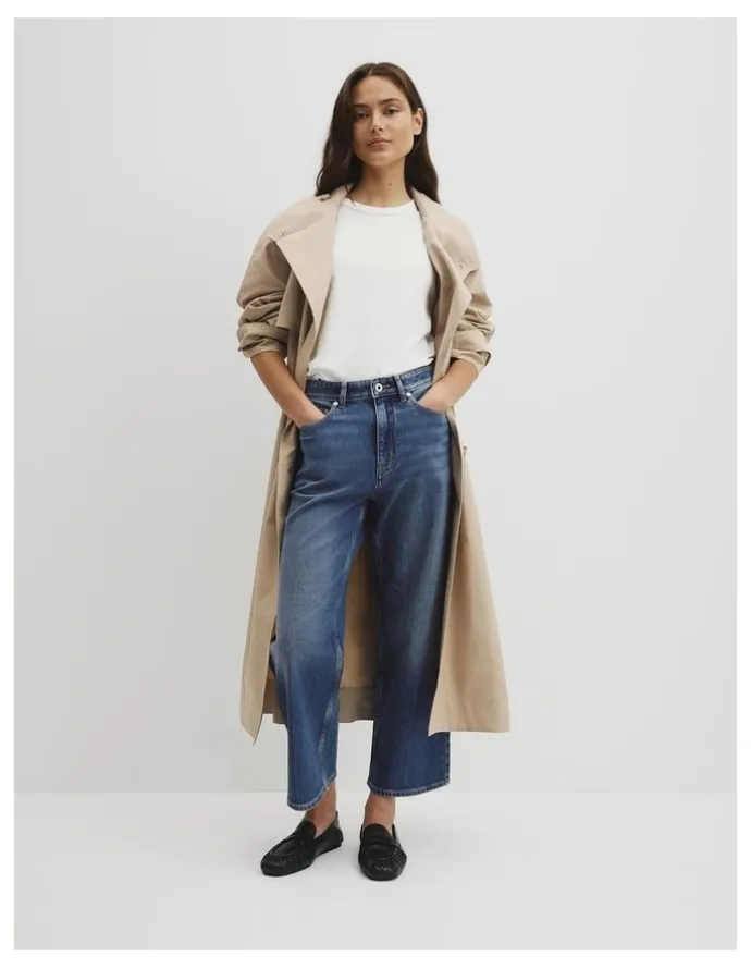 Country Road Classic High Rise Wide Leg Jean in Washed Indigo