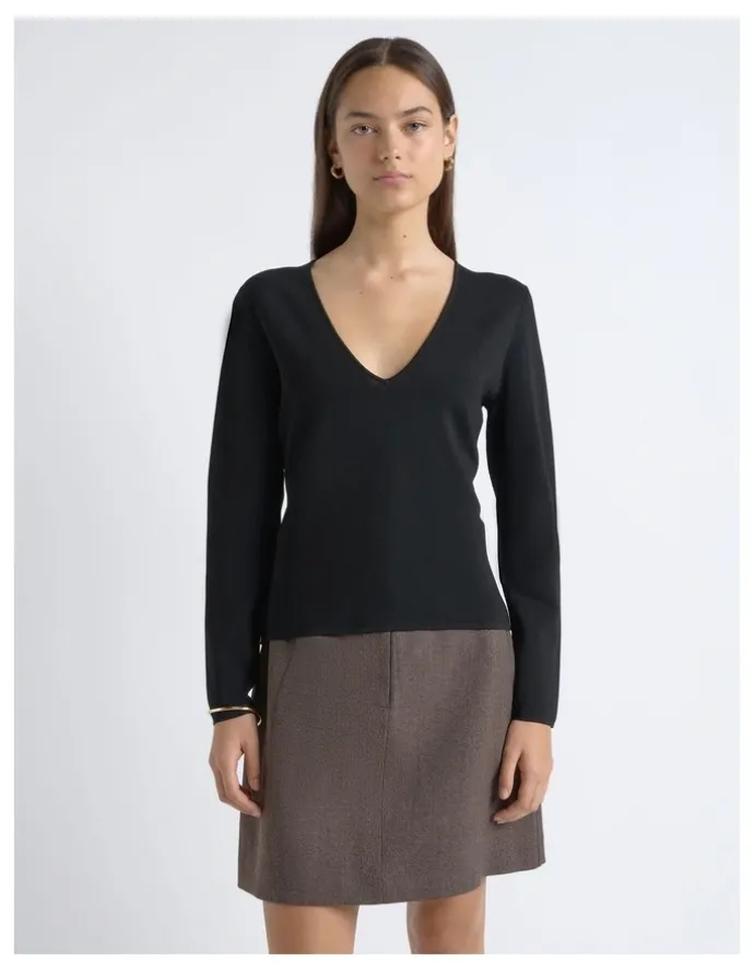 Cue Milano Long Sleeve V Neck Knit