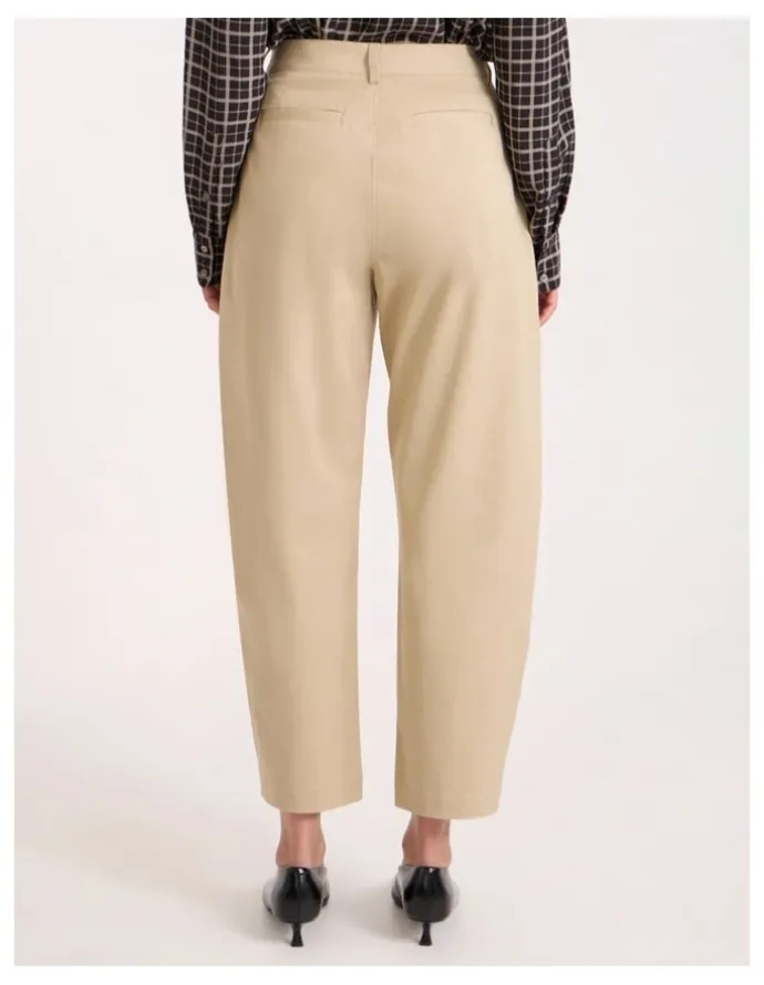 David Lawrence Sadie Crop Pant in Tawny