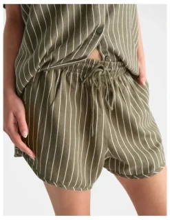 DECJUBA Linen Blend Curve Short in Green