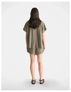 DECJUBA Linen Blend Curve Short in Green
