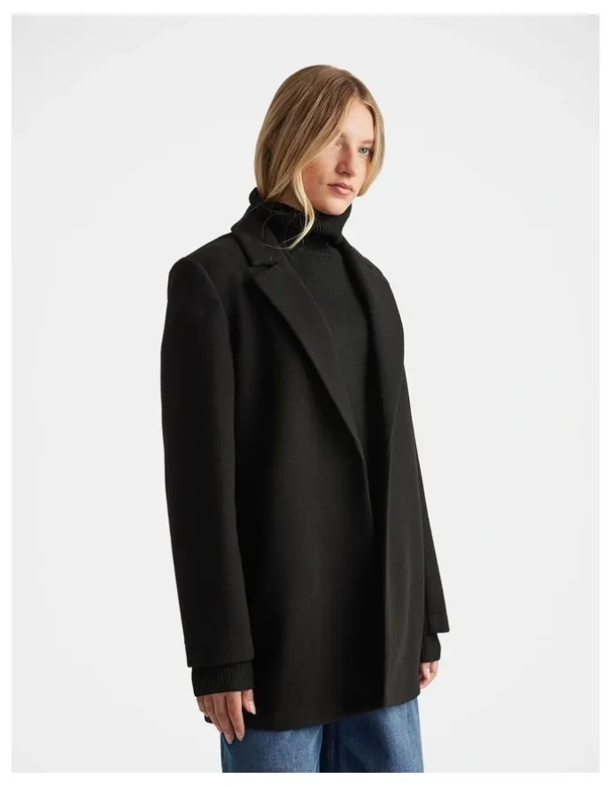 Decjuba Mid Length Felt Coat in Black