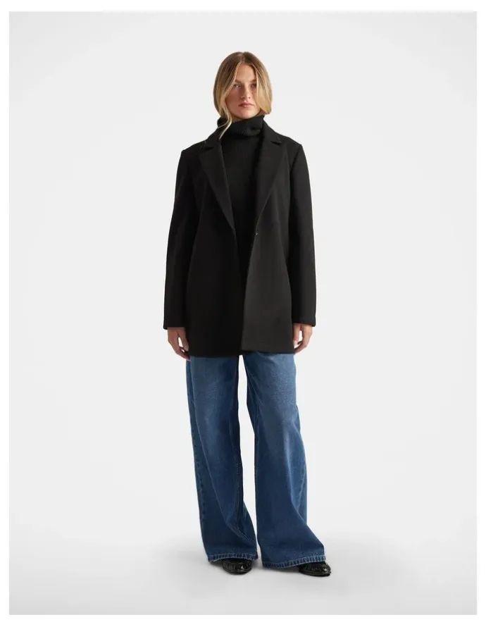 Decjuba Mid Length Felt Coat in Black