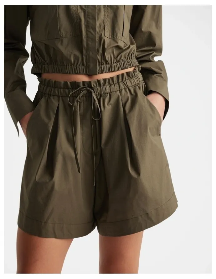 DECJUBA Rey Drawstring Shorts in Green