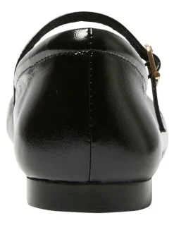 Easy Steps Athena Flat Shoes in Black Crinkle Patent Leather