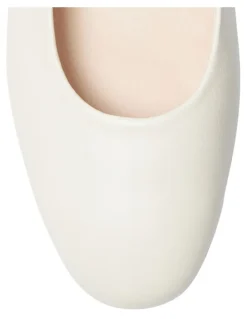 Easy Steps Athena Flat shoes in Ivory Leather