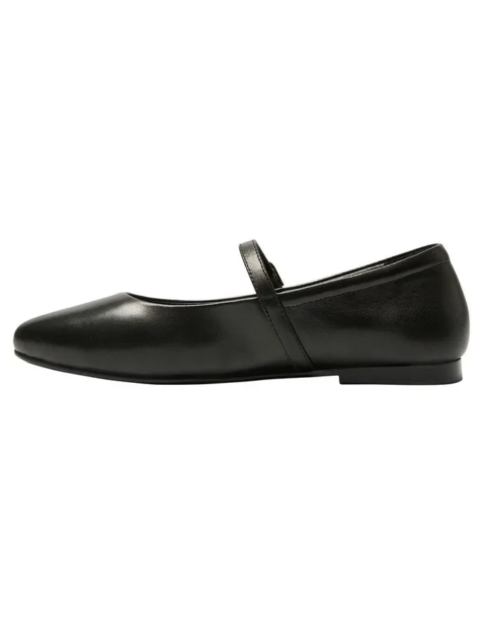 Easy Steps Athena Flat Shoes in Black Leather