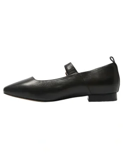 Easy Steps Bonnie Ballet Flats in Black Leather
