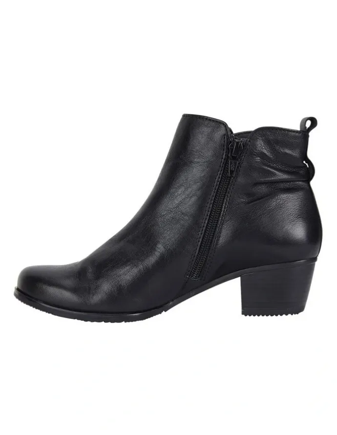 Easy Steps Brady Boots in Black Glove