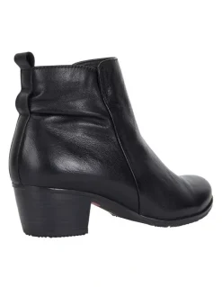 Easy Steps Brady Boots in Black Glove