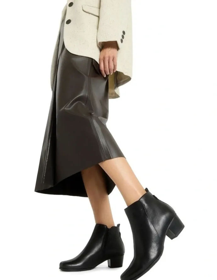 Easy Steps Brady Boots in Black Glove