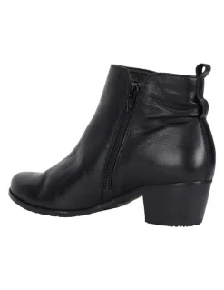 Easy Steps Brady Boots in Black Glove