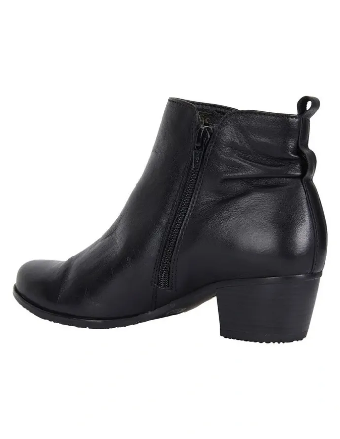 Easy Steps Brady Boots in Black Glove