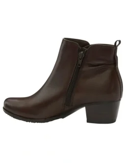 Easy Steps Brady Boots in Brown Leather